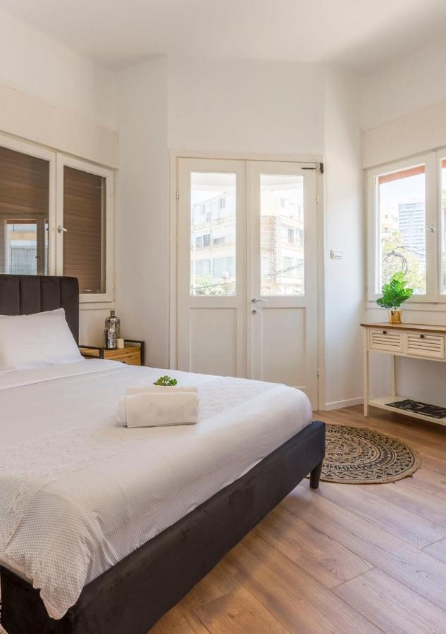 1B Patio Beach House Premium Location W/2 Balcony Tel-Aviv Kültér fotó